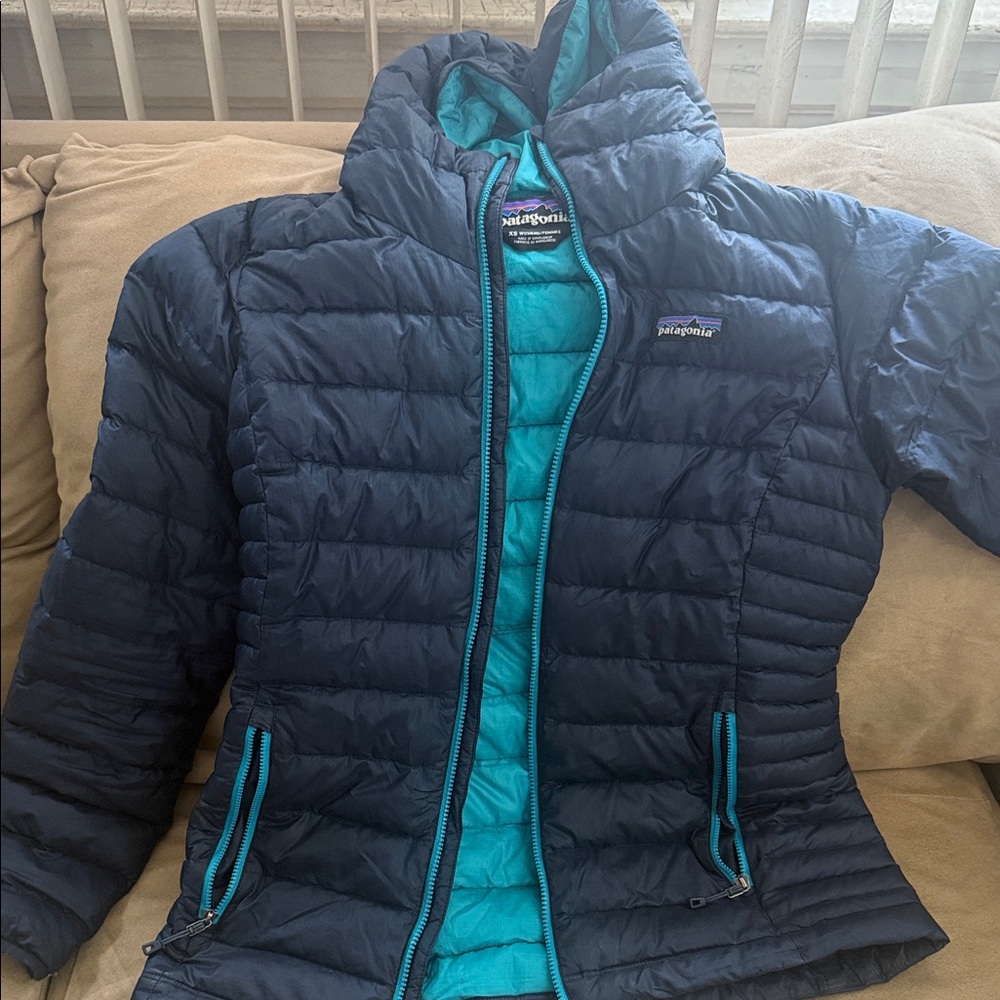 Patagonia Women's Navy and Teal Puffer Jacket